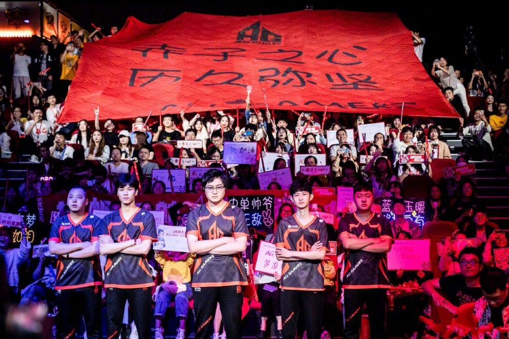3分就足够了！ Donk 沉默， woxic 拯救了局面。EF连续追赶8个赛点并赢得加时赛，赢得了第一张地图