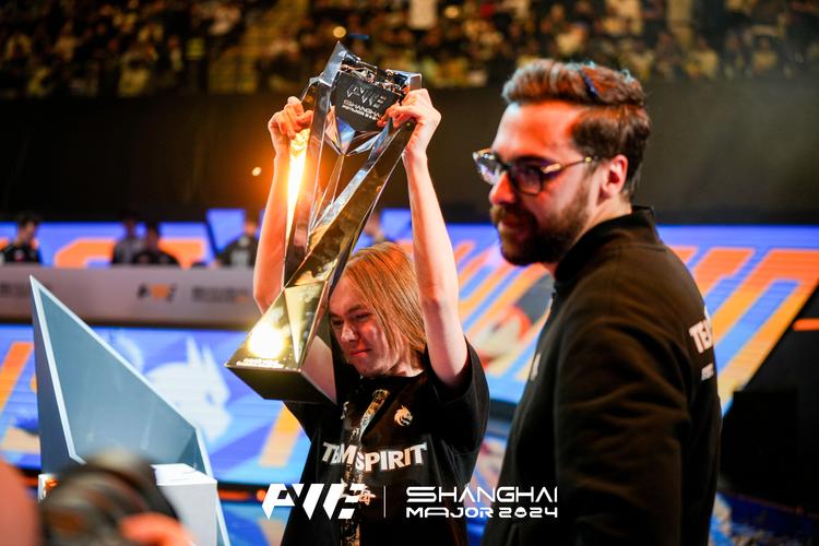 英雄联盟LPL励志老将——兮夜