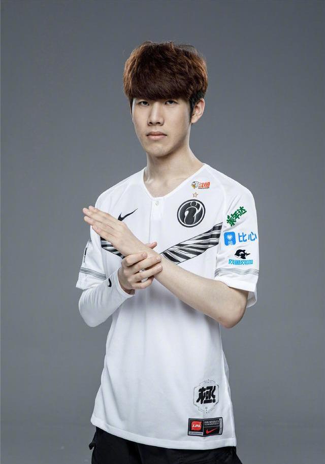 BLUEJAYS 在 Fragadelphia x Block 2025 赛事中获胜后，虐待 VRS