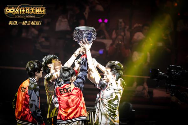 iG 2-0 AL：Wink状态拉满 iG大乱斗式胜利收获开门红