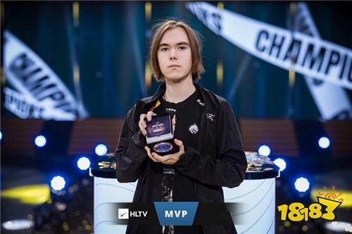 乌克兰一DOTA2玩家游戏过程中被强制征兵，无奈下机出门